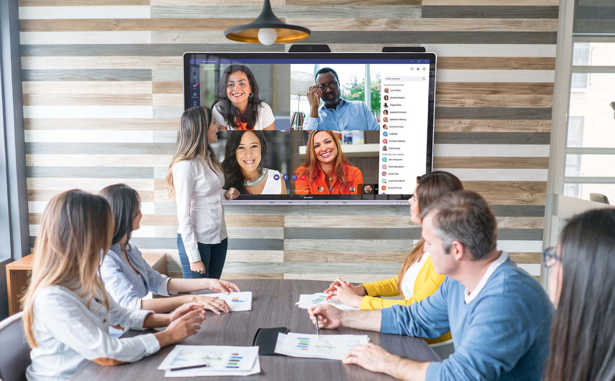 Presentato ai partner di Sharp il Windows Collaboration Display Presentato ai partner di Sharp il Windows Collaboration Display