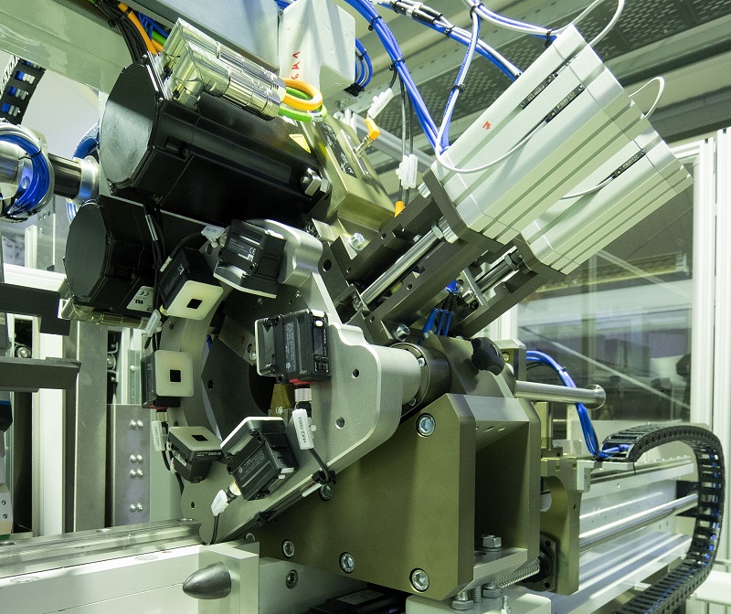 I sistemi di motion control Kollmorgen assicurano un taglio ottimale dei tubi in FZK I sistemi di motion control Kollmorgen assicurano un taglio ottimale dei tubi in FZK
