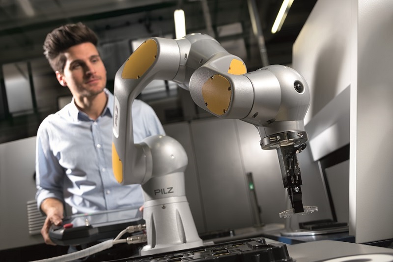 Safety o security? Pilz le garantisce entrambe con le soluzioni per la robotica collaborativa Safety o security? Pilz le garantisce entrambe con le soluzioni per la robotica collaborativa