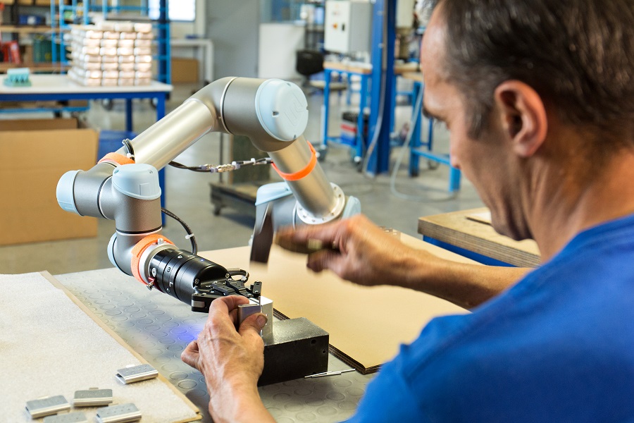 Appuntamenti – UR ancora tra i protagonisti di MECSPE con la piattaforma di robotica collaborativa Appuntamenti – UR ancora tra i protagonisti di MECSPE con la piattaforma di robotica collaborativa