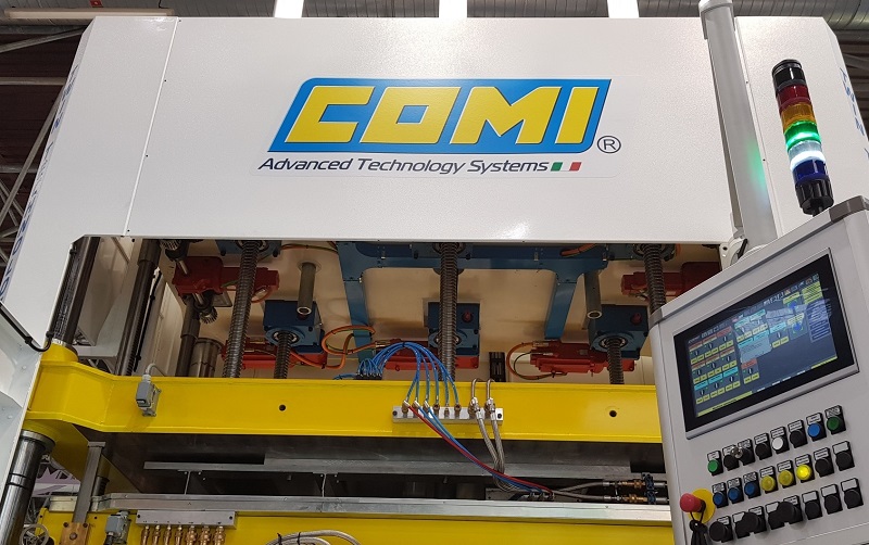 I componenti di SEW-EURODRIVE rendono flessibile la termoformatrice COMI I componenti di SEW-EURODRIVE rendono flessibile la termoformatrice COMI