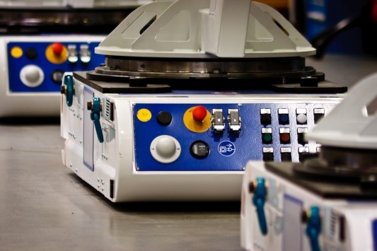 Applicazioni wireless “nexy” di steute per ridurre il fabbisogno energetico degli AGV Applicazioni wireless “nexy” di steute per ridurre il fabbisogno energetico degli AGV