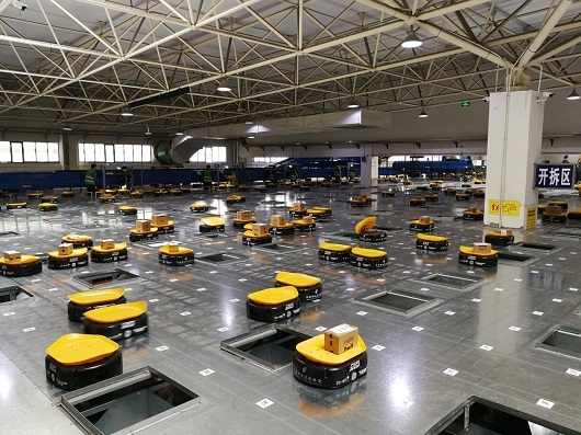 I robot “Mini Yellow” di LiBiao consegnano il pacchetto giusto I robot “Mini Yellow” di LiBiao consegnano il pacchetto giusto