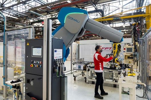 IN FPT Industrial la fabbrica 4.0 è già realtà grazie alla collaborazione con Comau IN FPT Industrial la fabbrica 4.0 è già realtà grazie alla collaborazione con Comau