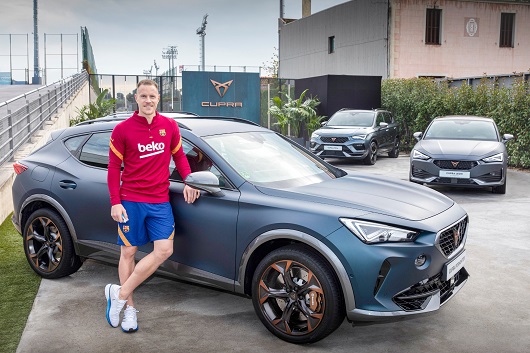 I giocatori del FC Barcelona entrano nel mondo CUPRA e personalizzano le proprie auto I giocatori del FC Barcelona entrano nel mondo CUPRA e personalizzano le proprie auto
