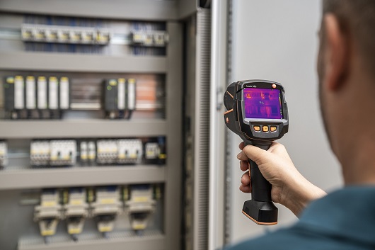 La nuova termocamera testo 883 La nuova termocamera testo 883