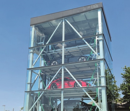 Un nuovo modello di catena Kabelschlepp in un parking tower per veicoli elettrici