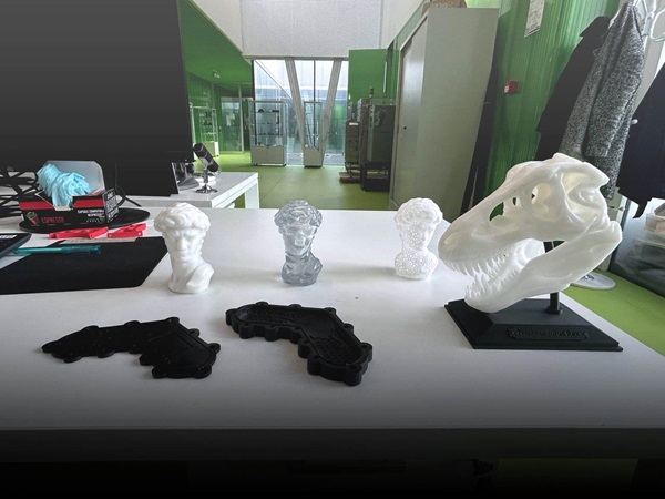 Esempi di prodotti stampati nel Competence Center BI-REX con Origin One, la stampante 3D di Stratasys, rivenduta in Italia da Energy Group.