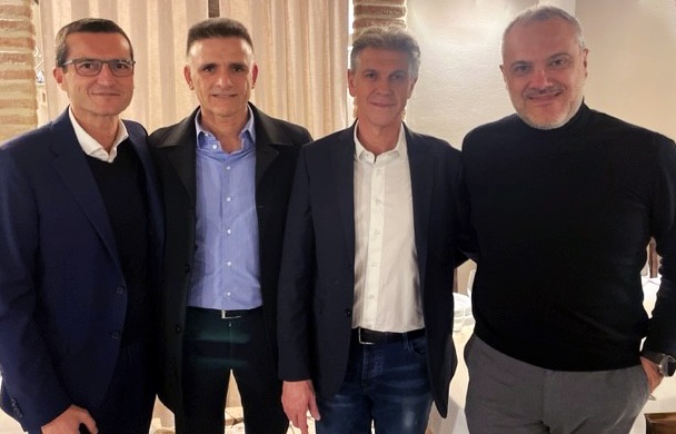 Foto del Board di ERREVI Automation: a sinistra Alessio Longhini, CEO ERREVI Automation; al centro Massimo Vandelli e Rossano Romoli, Soci e Co-fondatori; a destra Andrea Lusvardi, General Manager ERREVI Automation.