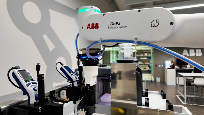ABB Robotics e Mettler Toledo hanno firmato un Memorandum of Understanding (MOU) per offrire una soluzione innovativa che integra perfettamente i robot di ABB con LabX™.