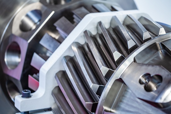UCIMU annuncia un 2023 da record per la produzione di macchine utensili in Italia, trainato dalle esportazioni. Previsioni 2024 in leggero calo.