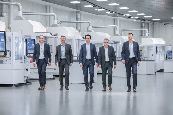 Il management di WALTER & EWAG (da sinistra a destra): Dr Claus Alexander Dold, Achim Schurius, Dr Christoph Müller-Mederer, Harri Rein, Lars Streit.