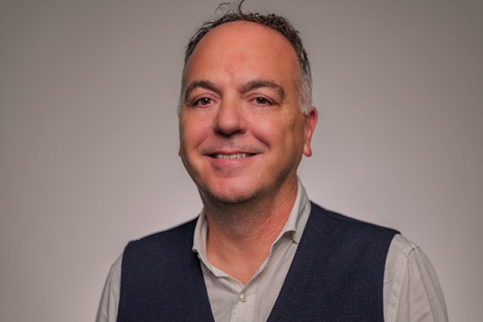 “Serve portare ‘la filosofia agli ingegneri e l’ingegneria ai filosofi’ per sviluppare e utilizzare tecnologie etiche e sostenibili”, afferma Fabio Costantini, AD di Randstad HR Solutions e consigliere di Fondazione Randstad AI & Humanities.