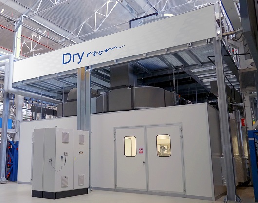 “la nuova dry room è un ulteriore esempio dell’impegno continuo di Comau nel promuovere l’innovazione industriale, con una visione che mette al centro sostenibilità, tecnologia e collaborazione”, sottolinea il CEO di Comau Pietro Gorlier.